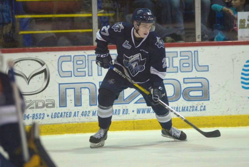 Carson MacKinnon played his second season with the Rimouski Oceanic in 2016-17.
