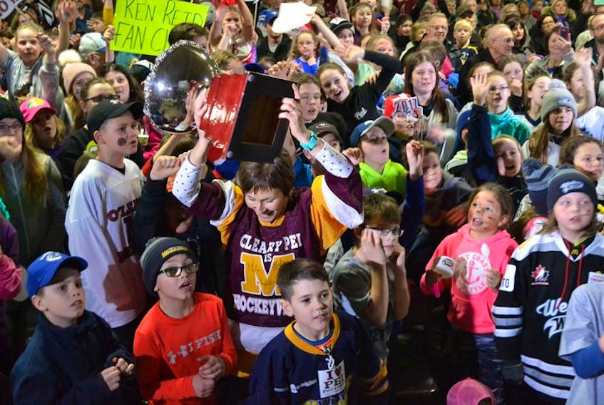An electrified crowd lets out a roar as it hears NHL Commissioner Gary Bettman announce on Hockey Night in Canada that O’Leary has won Kraft Hockeyville 2017.