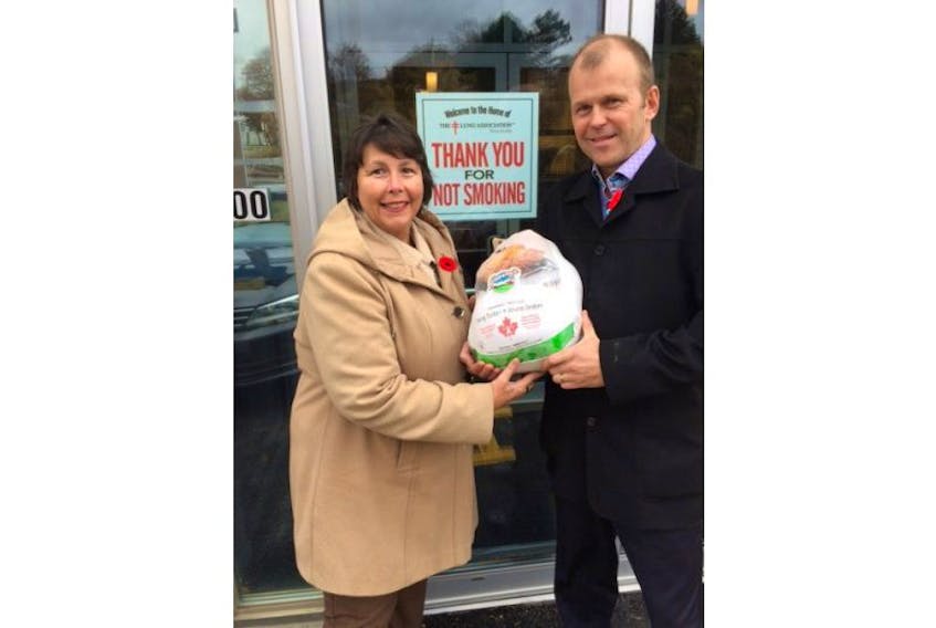 <p>Maria Caines and Louis Brill of the Lung Association of Nova Scotia are offering turkeys to any smokers who can go cold turkey for 30 days.</p>