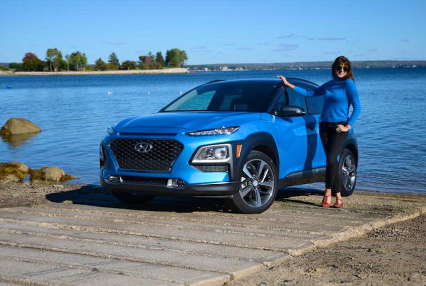 The 2018 Hyundai Kona gets exterior styling just right. With a short rear overhang, available two-tone roof, jaunty rear spoiler and four wheels pushed out to the corners, the Kona has a planted yet nimble look.