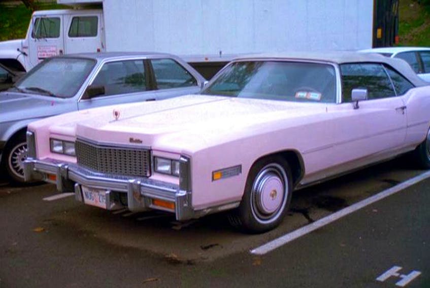Kramer parked his 1973 Chevrolet Impala in a cheap lot George recommended, but when the lot lost his keys, he’s forced to borrow a fancy pink Cadillac. DRIVING.CA