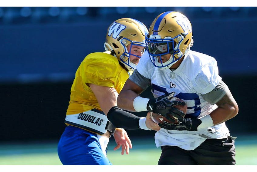 Andrew Harris (right) takes a handoff from Chris Streveler during Winnipeg Blue Bombers practice at IG Field earlier this season. File photo by. Kevin King/Postmedia.