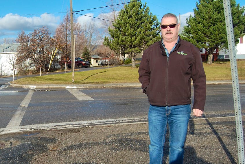 Mike Dunphy stands at the intersection of Hansen Highway and West Street where he claims the real problem with traffic lies, not the Empire Avenue intersection where council wants to have a No Exit trial.